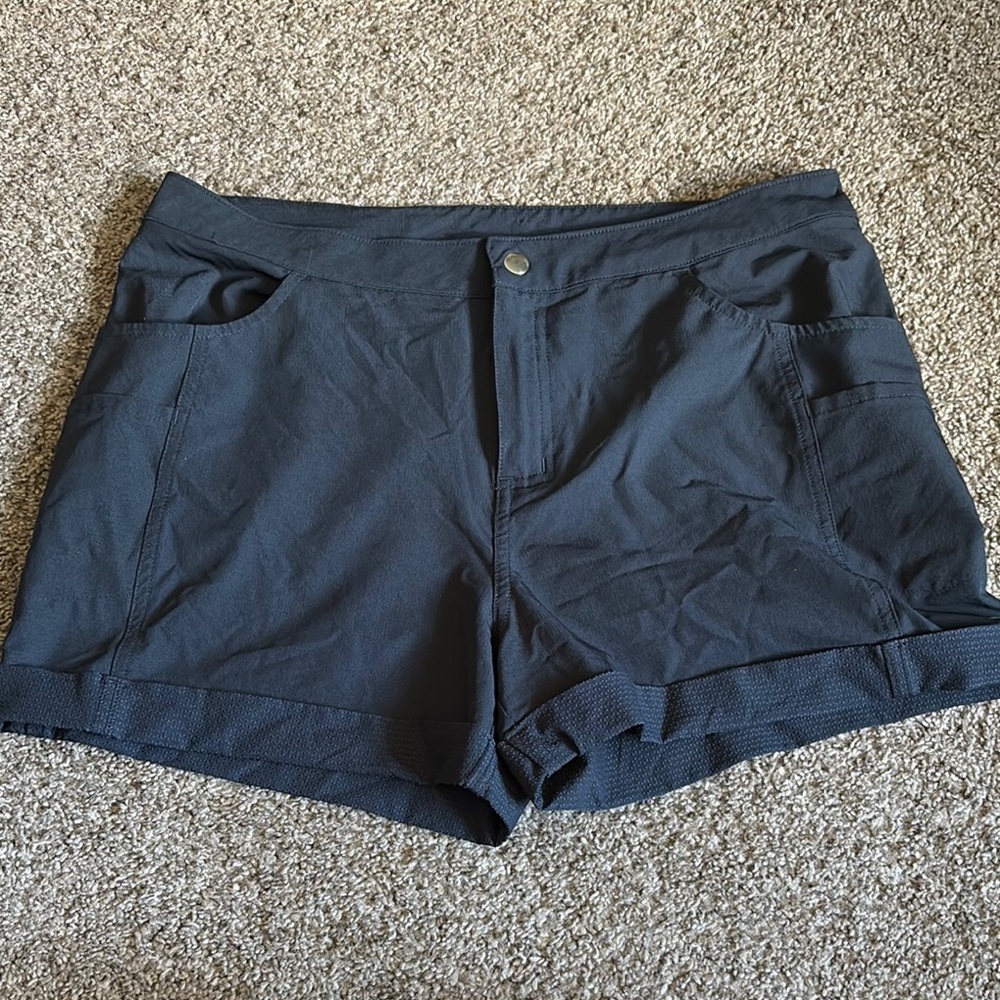 ZYIA Black Women's Cargo Shorts